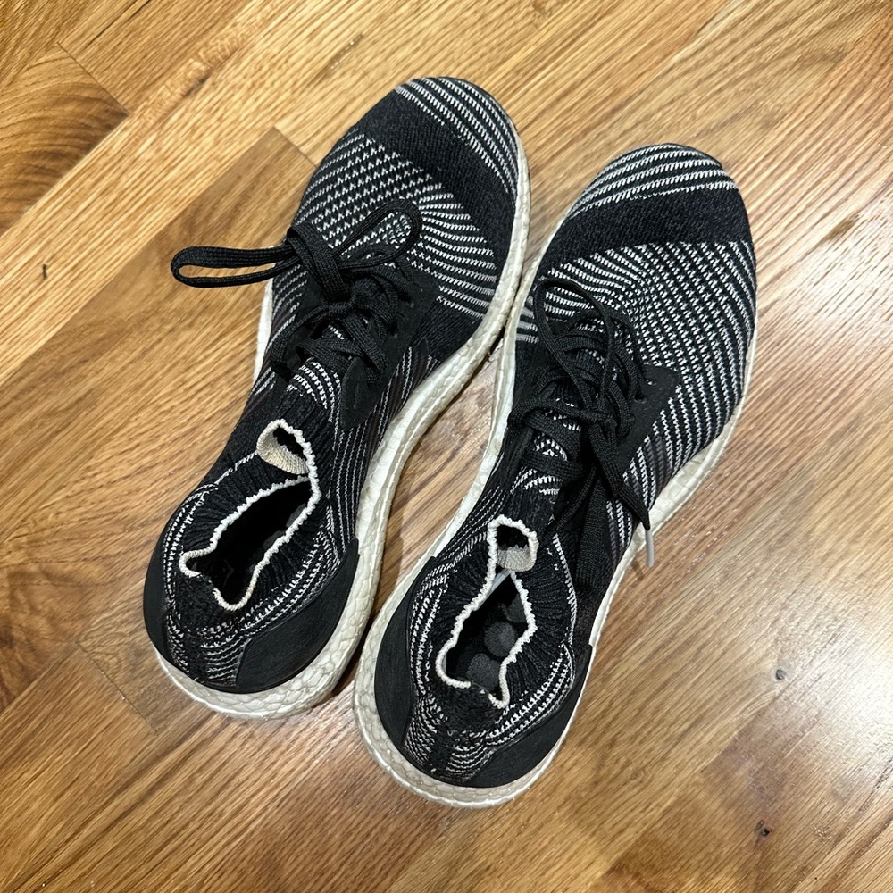 Adidas Size 8 Black Ultraboost